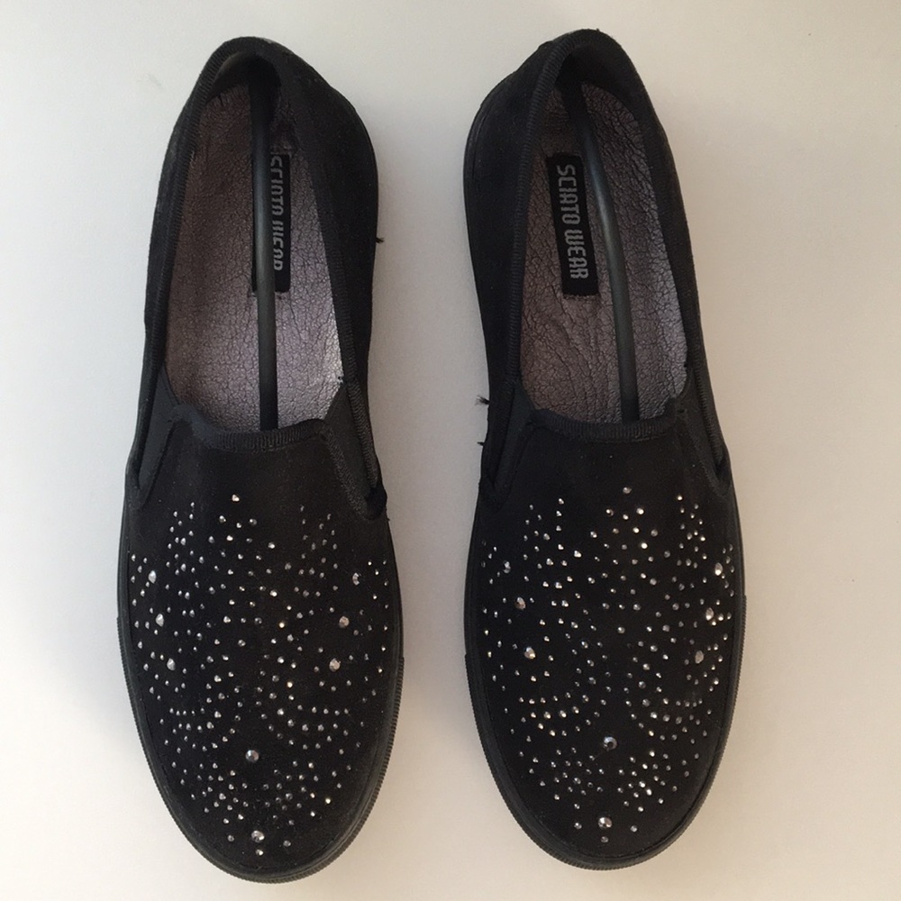 Fashionable Slip On Sneakers